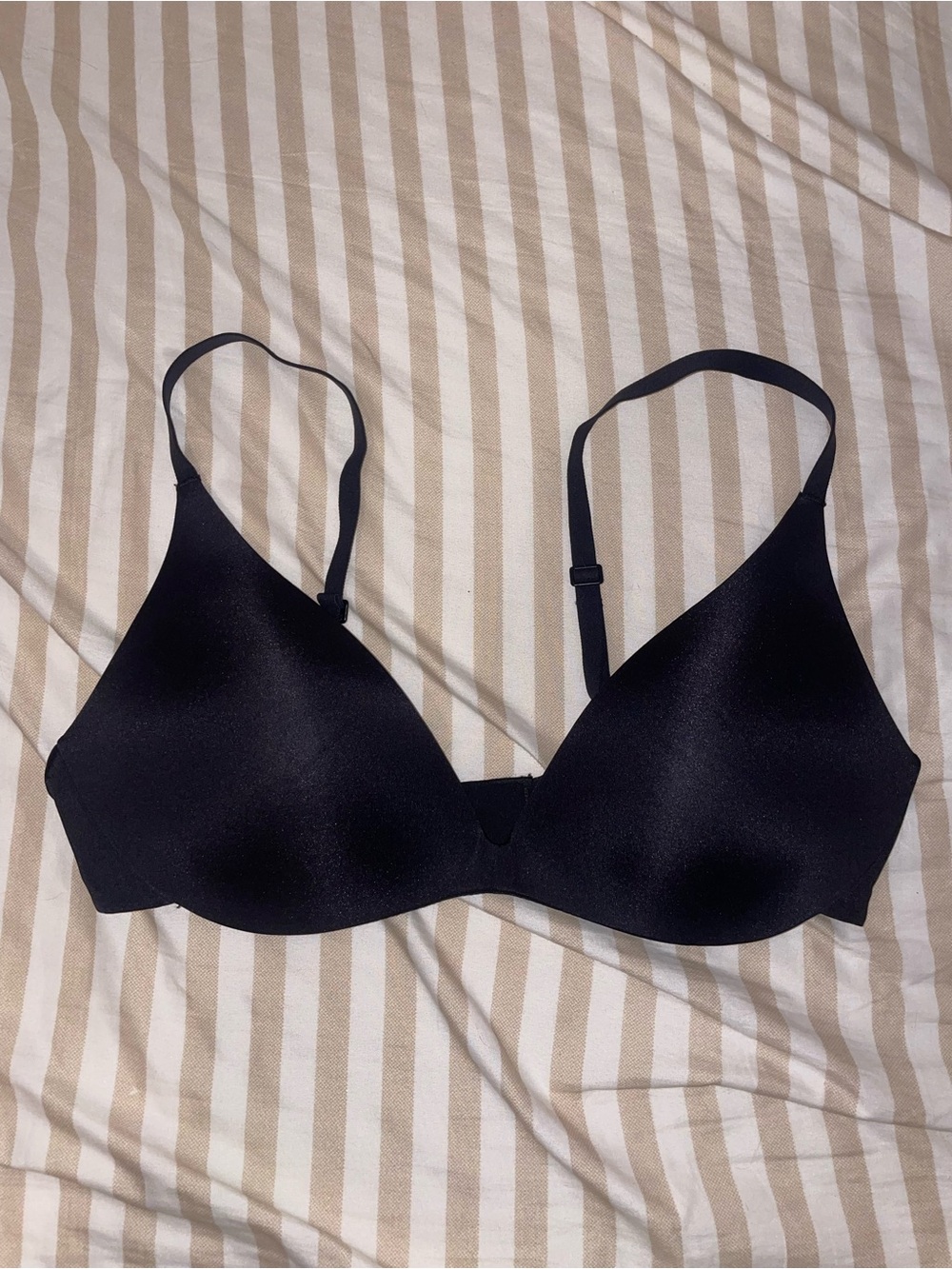 SKIMS Wireless Form Push Up Plunge Bra